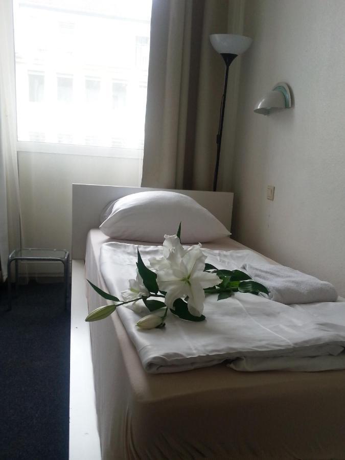Hotel Komet Düsseldorf Buitenkant foto