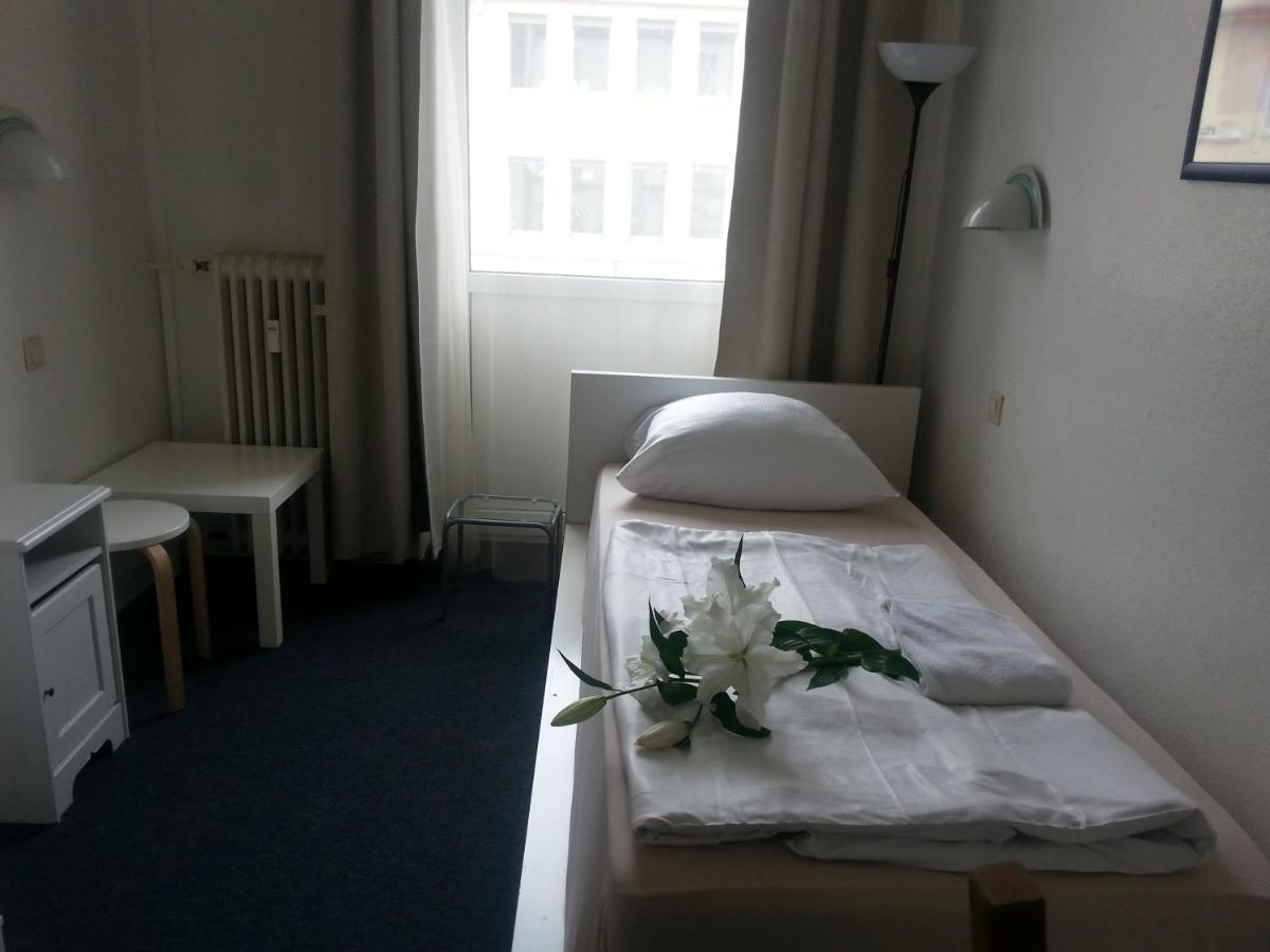 Hotel Komet Düsseldorf Buitenkant foto
